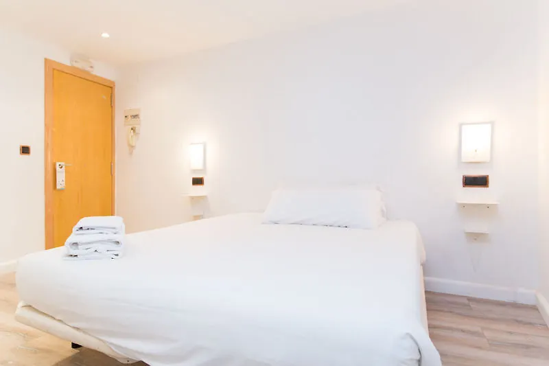 Ainb Las Ramblas-Colon Apartments Barcelona