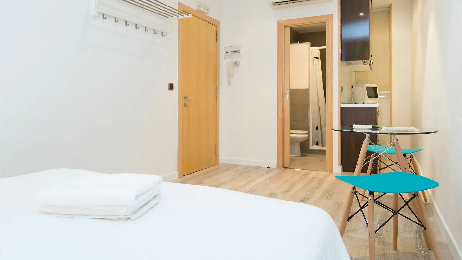 Ainb Las Ramblas-Colon Apartments Barcelona