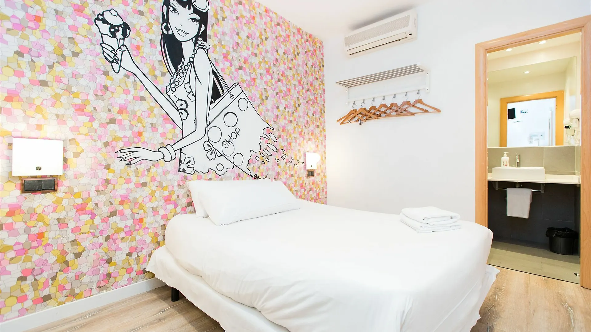 Ainb Las Ramblas-Colon Apartments Barcelona