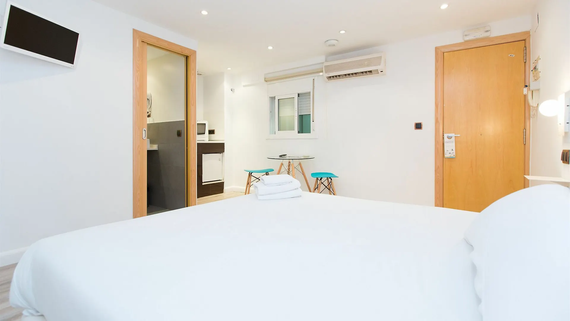 Ainb Las Ramblas-Colon Apartments Barcelona