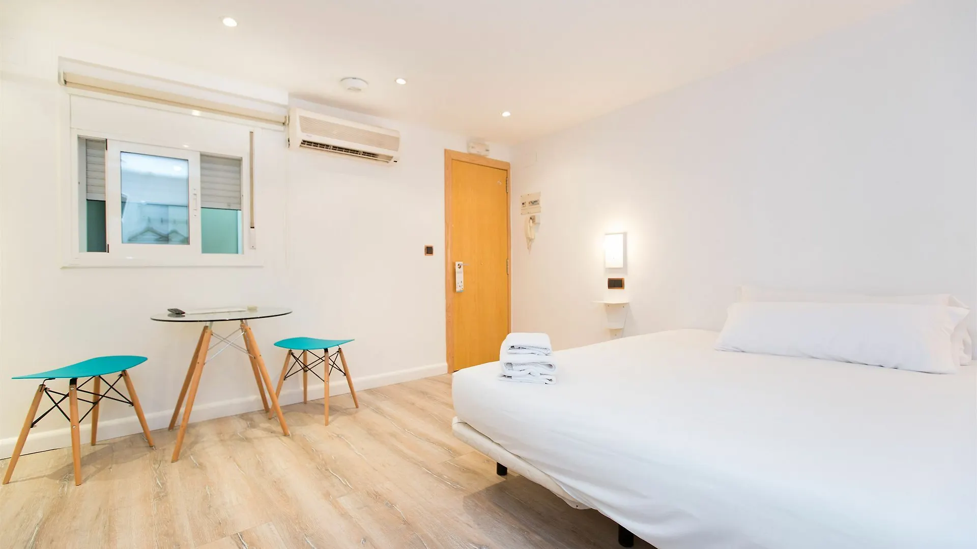Ainb Las Ramblas-Colon Apartments Barcelona 0*,